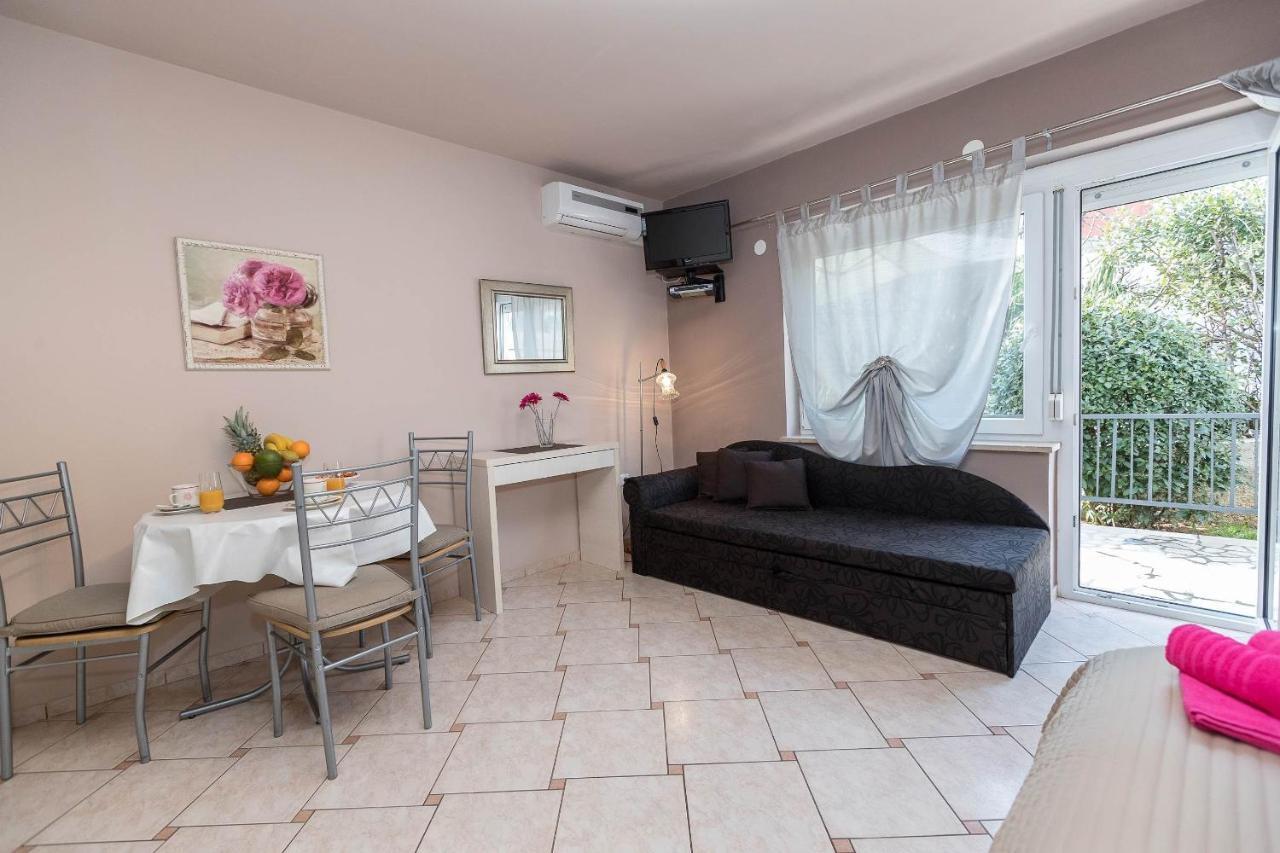 Apartments Karmen 1 Crikvenica Exterior photo