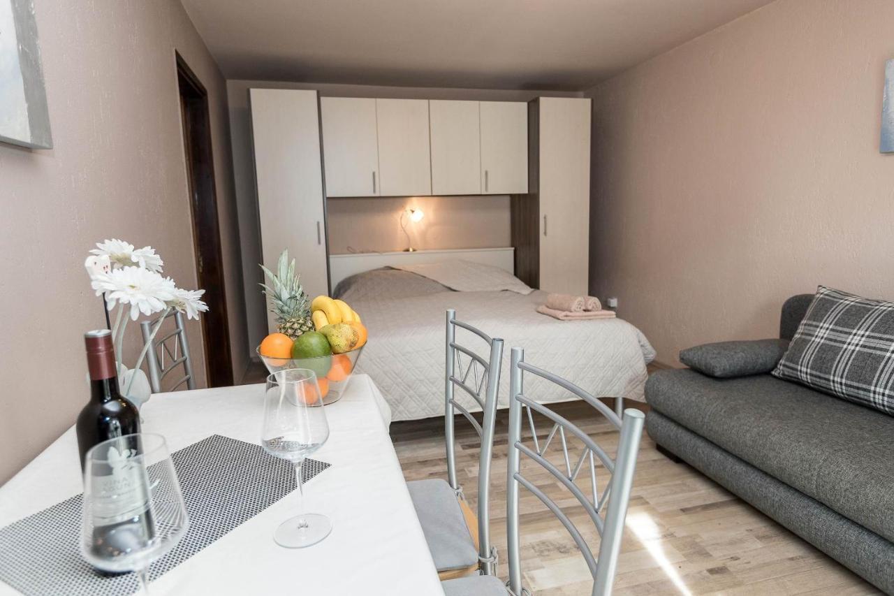 Apartments Karmen 1 Crikvenica Exterior photo